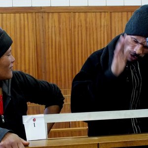 Mariaan Nobles en Johan Typie Julies in die hofsaal